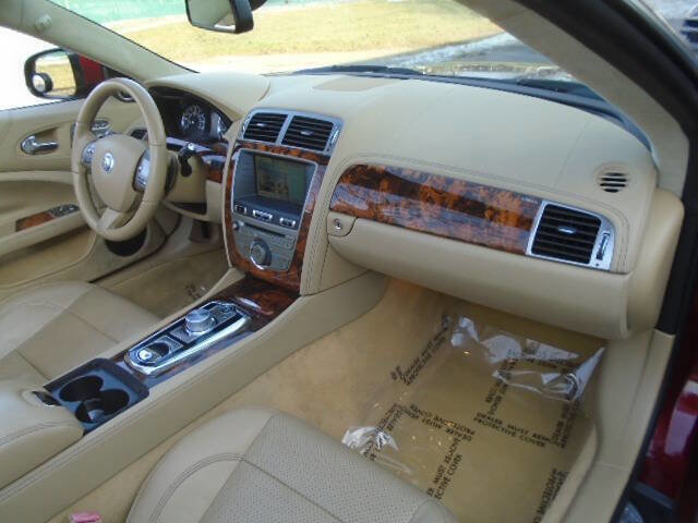 Used 2010 Jaguar XK Convertible image 13