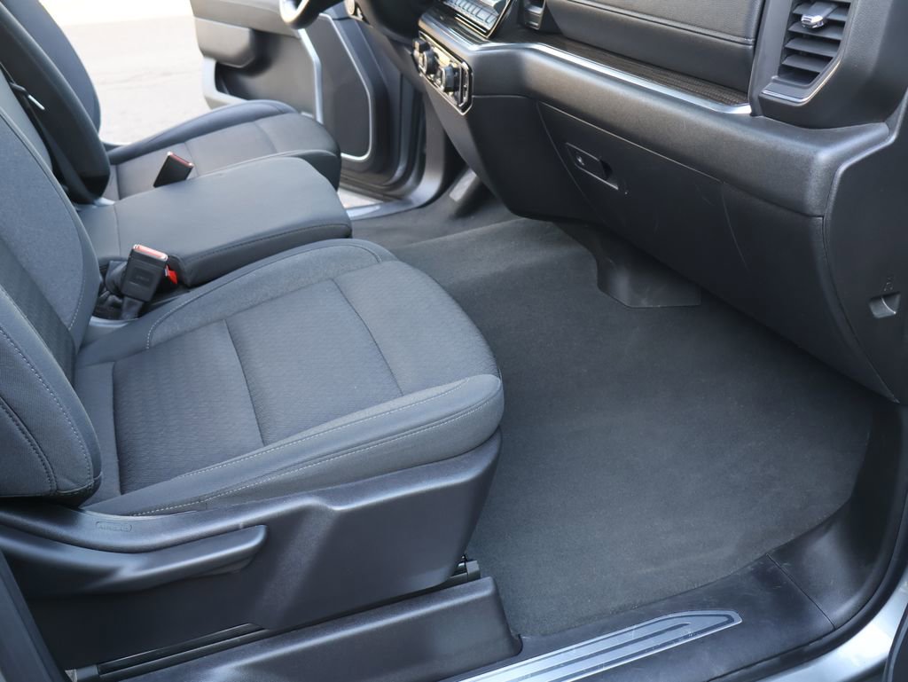 Used 2025 Chevrolet Silverado 1500 LT AWD/4WD image 30