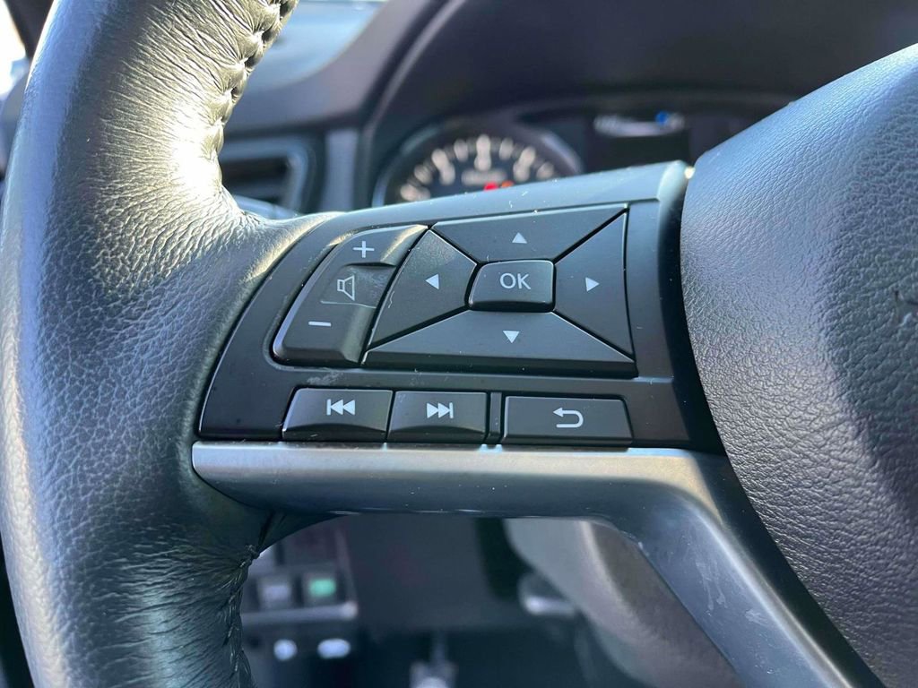 Used 2017 Nissan Rogue SL w/ SL Premium Package image 19