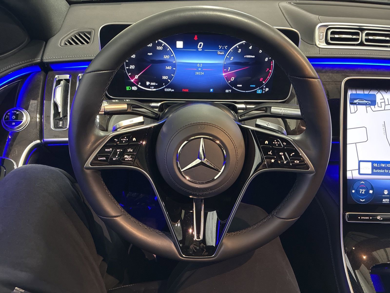 Used 2022 Mercedes-Benz S 500 4MATIC w/ AMG Line Package image 11