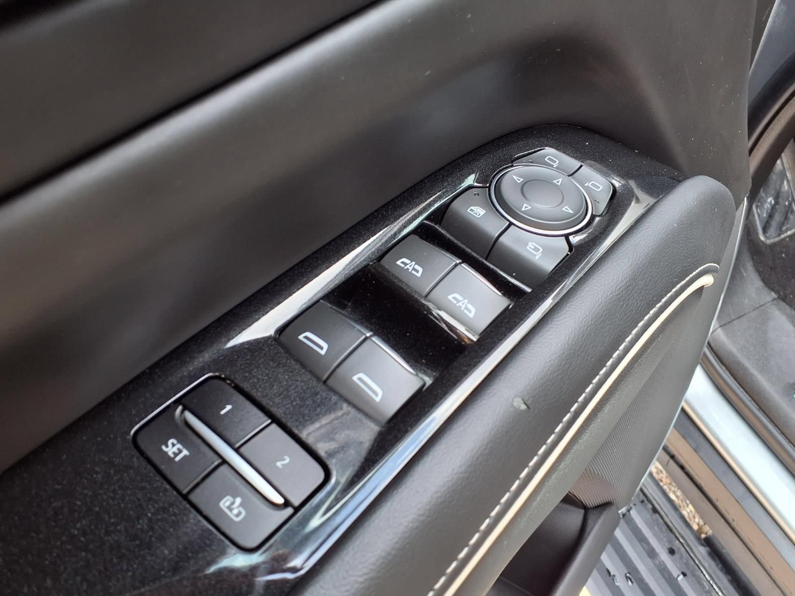 Used 2023 Cadillac Escalade ESV Sport Platinum AWD/4WD image 16