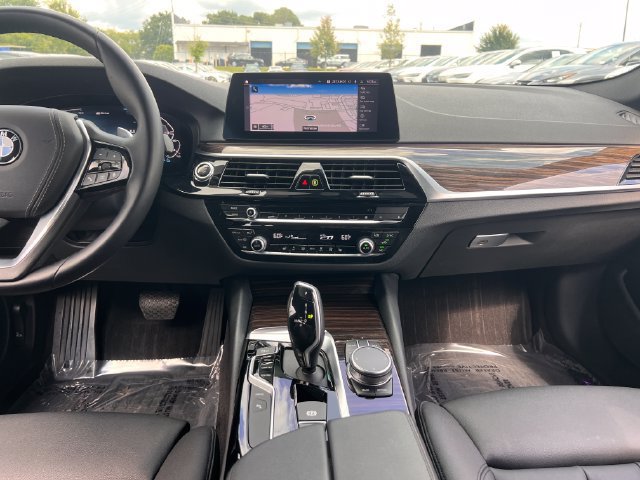Used 2020 BMW 530e w/ Convenience Package RWD image 15