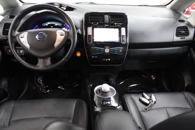 Used 2015 Nissan Leaf SL w/ Premium Package FWD image 2