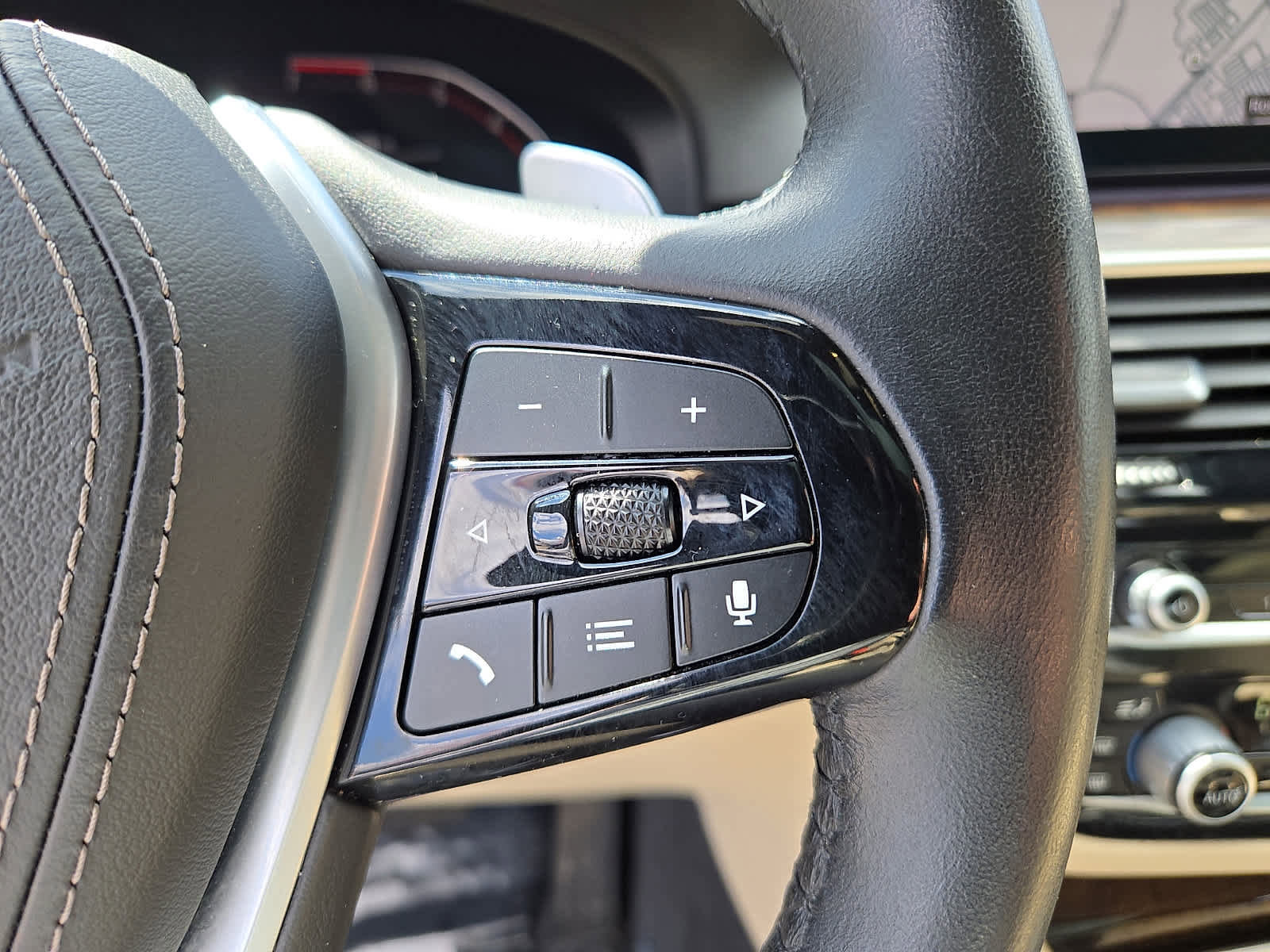 Used 2020 BMW 530i xDrive w/ Premium Package image 24