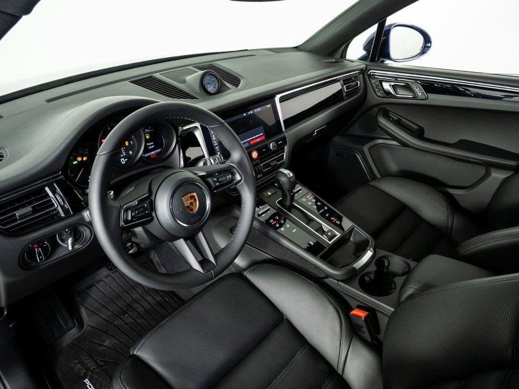New 2026 Porsche Macan AWD/4WD image 4