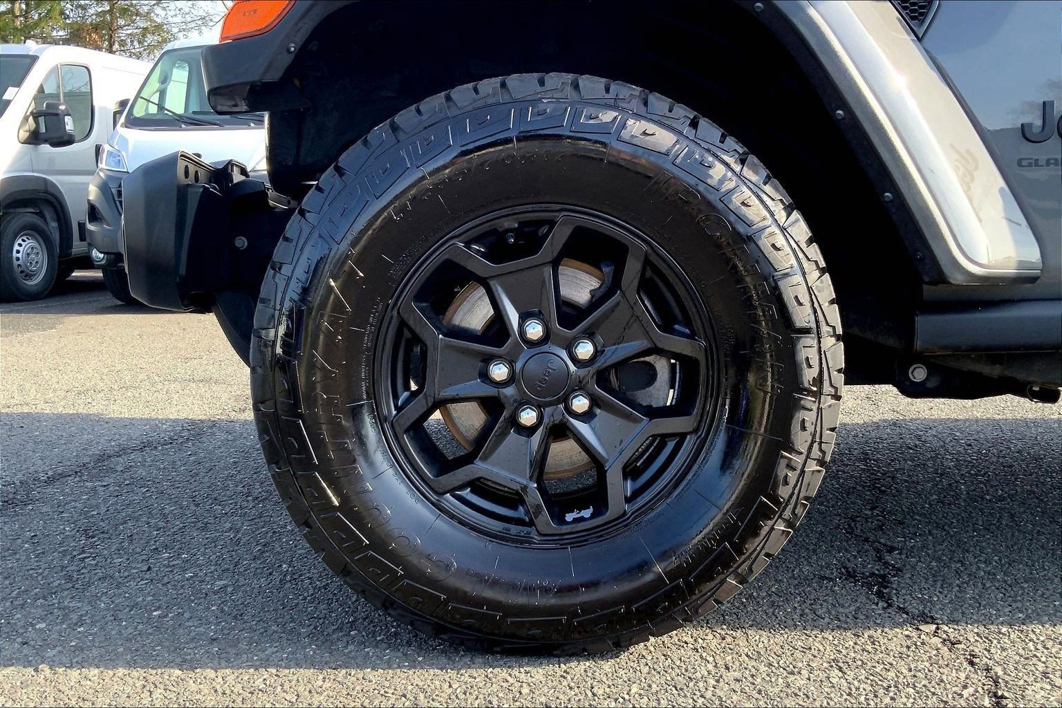 Certified 2023 Jeep Gladiator Willys image 9