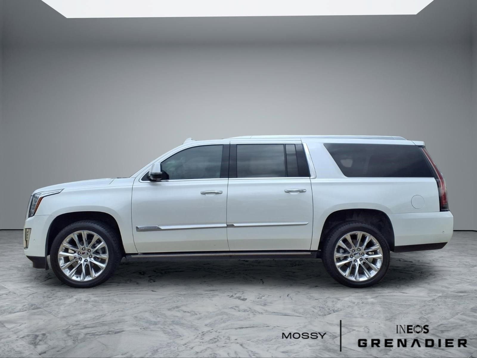 Used 2019 Cadillac Escalade ESV Premium Luxury RWD image 5