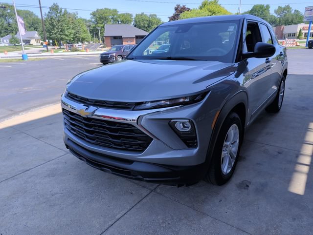 Used 2024 Chevrolet TrailBlazer LS w/ LS Convenience Package FWD image 4