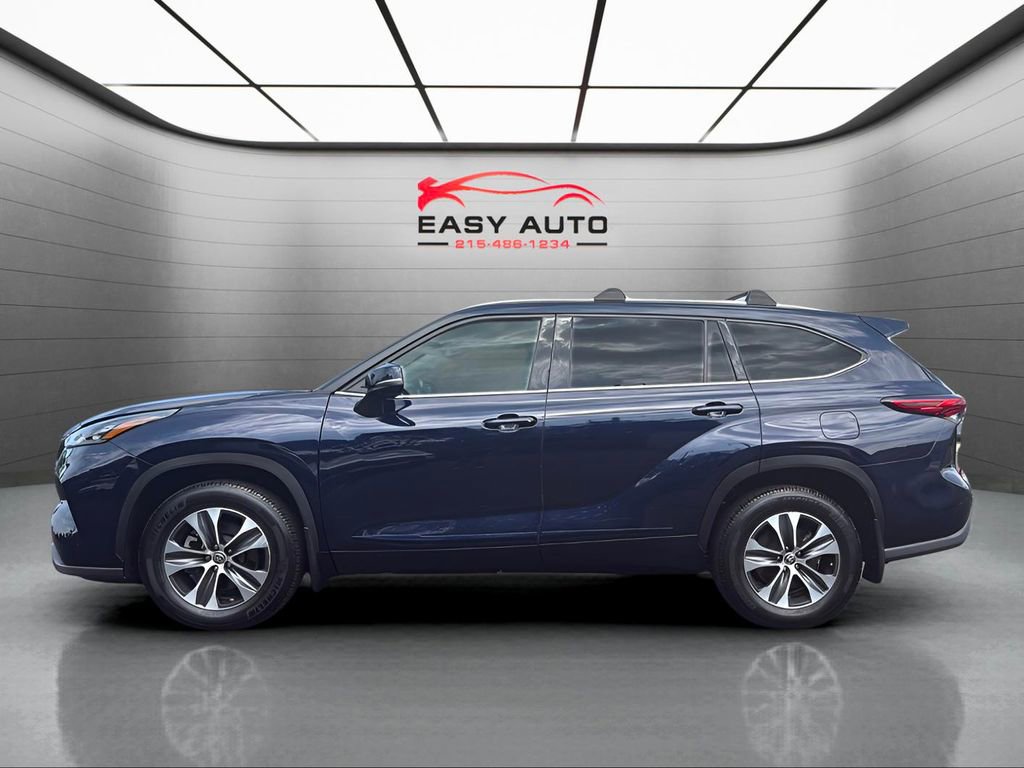 Used 2020 Toyota Highlander XLE image 2