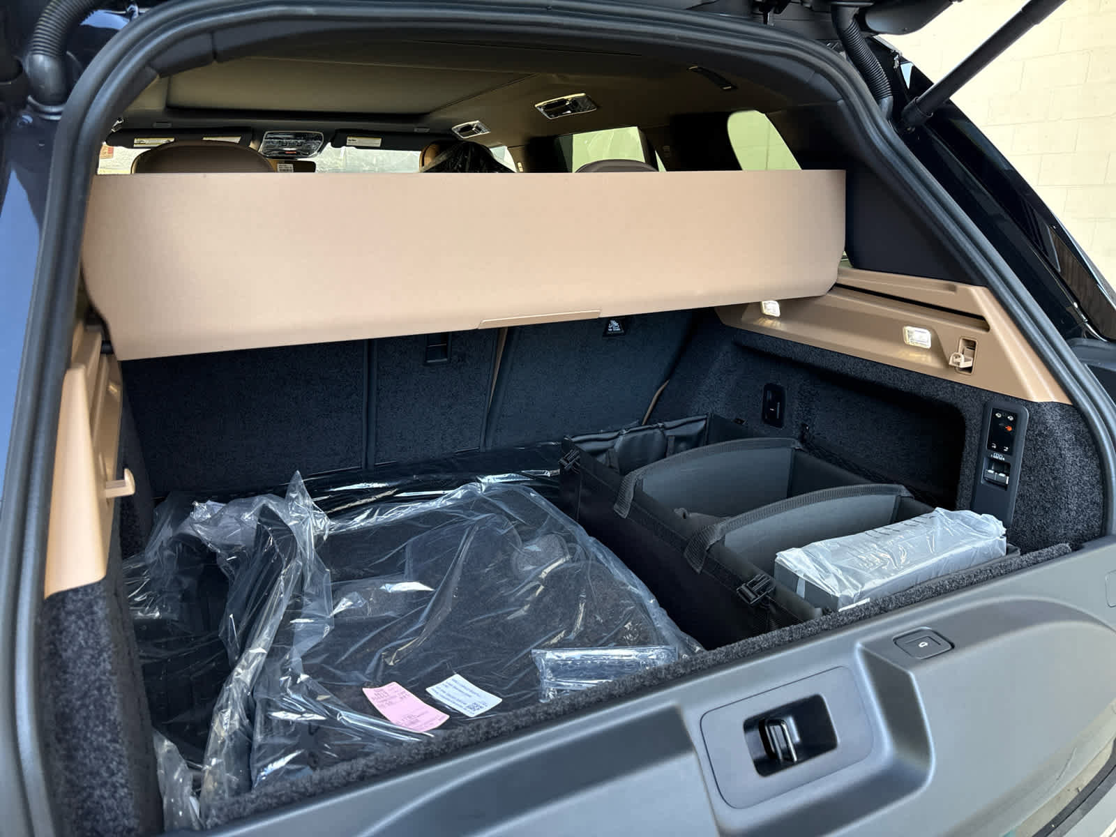 New 2025 Land Rover Range Rover SE image 18