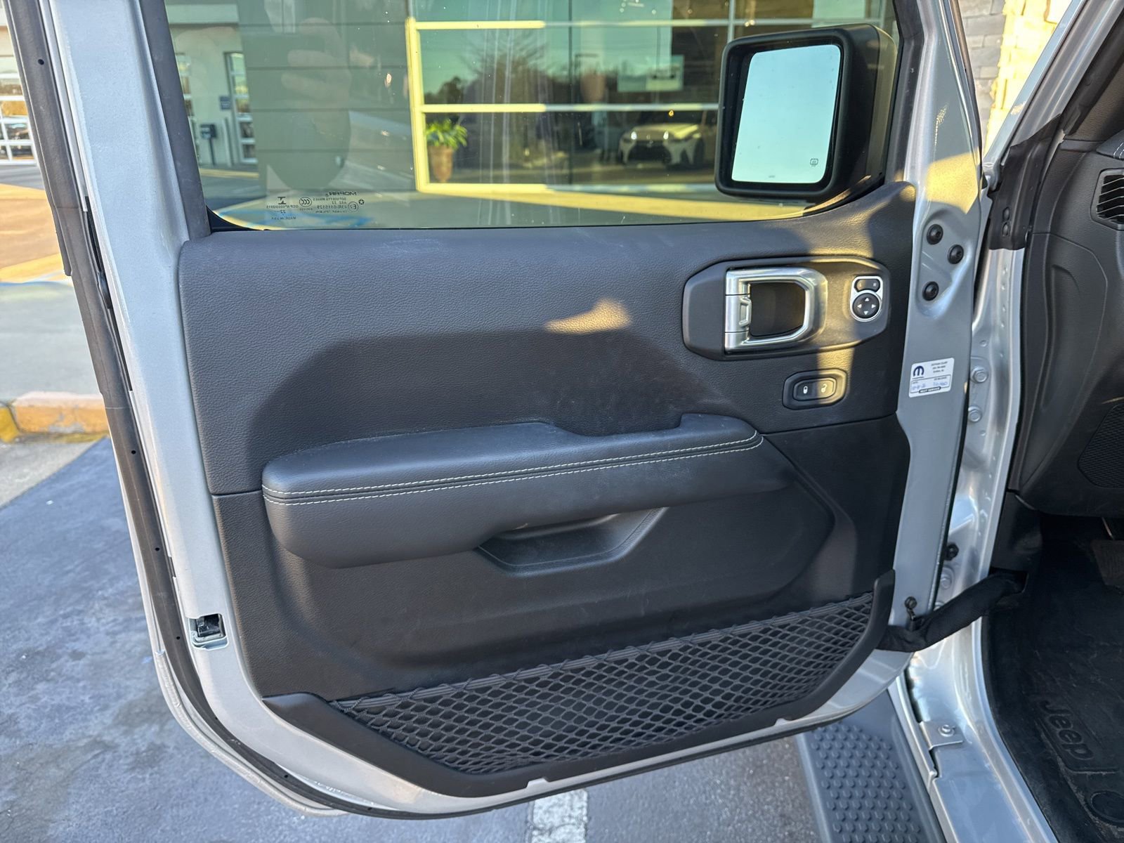 Used 2023 Jeep Wrangler Unlimited Sahara w/ Cold Weather Group image 8