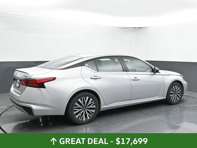 Used 2024 Nissan Altima 2.5 SV image 12