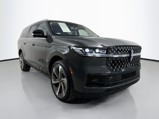 Used 2025 Lincoln Navigator L Black Label AWD/4WD image 3