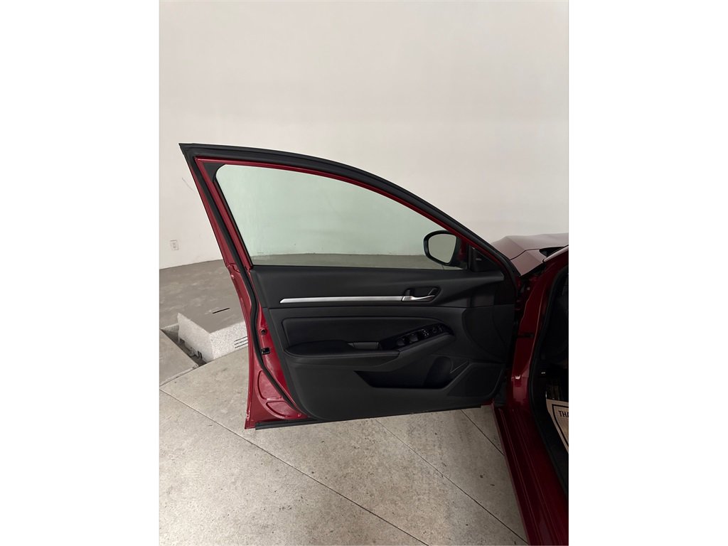 Used 2023 Nissan Altima 2.5 SV image 9