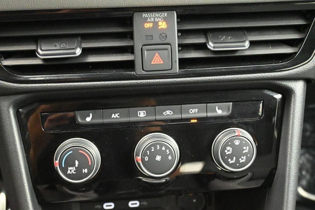 Used 2023 Volkswagen Taos SE w/ Panoramic Sunroof Package FWD image 22