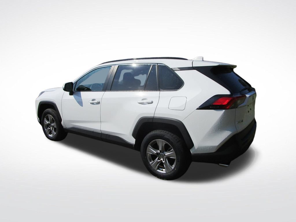 Used 2025 Toyota RAV4 XLE FWD image 4