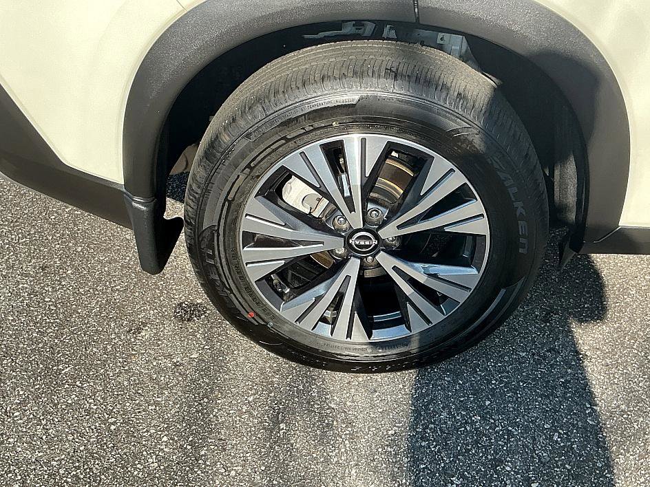 Certified 2023 Nissan Rogue SV w/ SV Premium B Package image 9