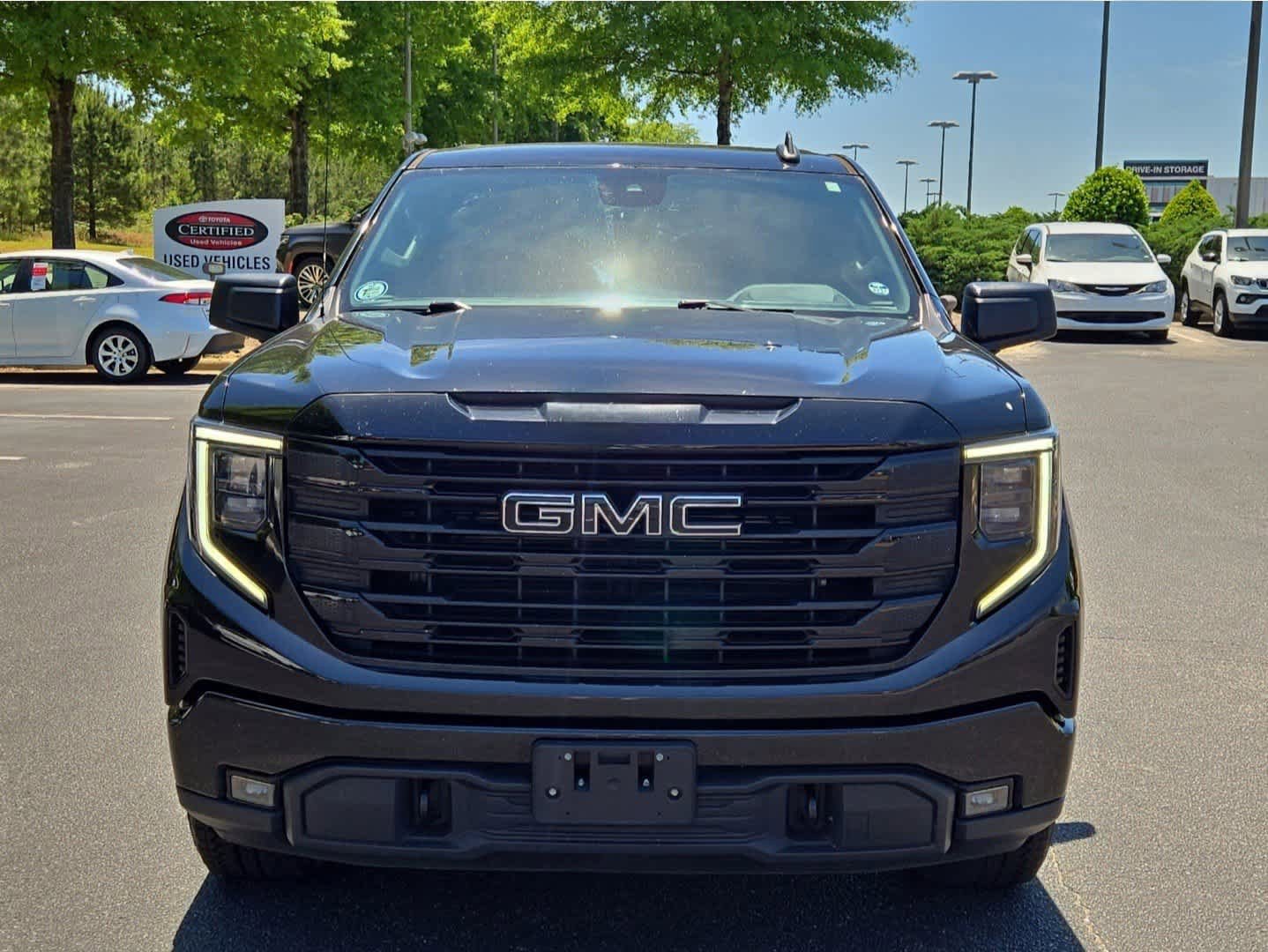 Used 2022 GMC Sierra 1500 Elevation w/ LPO, Elevation Black Package AWD/4WD image 4