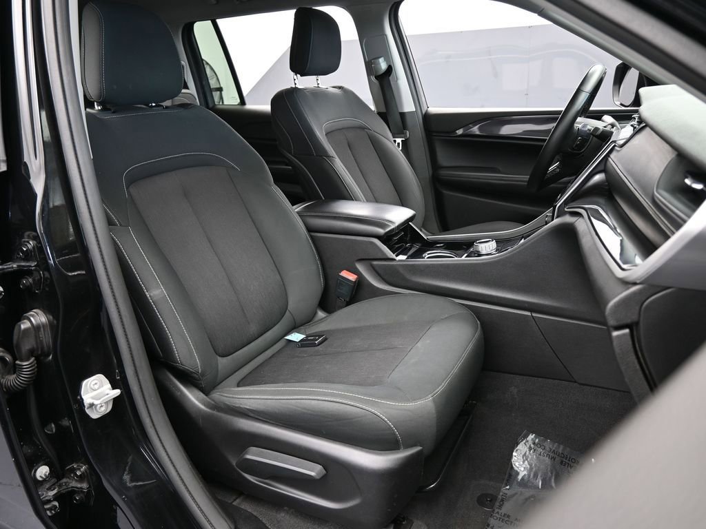 Used 2021 Jeep Grand Cherokee L Laredo w/ Luxury Tech Group I image 47