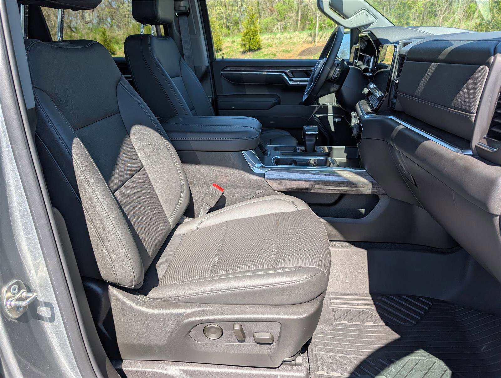 Used 2025 Chevrolet Silverado 1500 LTZ w/ LTZ Premium Package AWD/4WD image 11