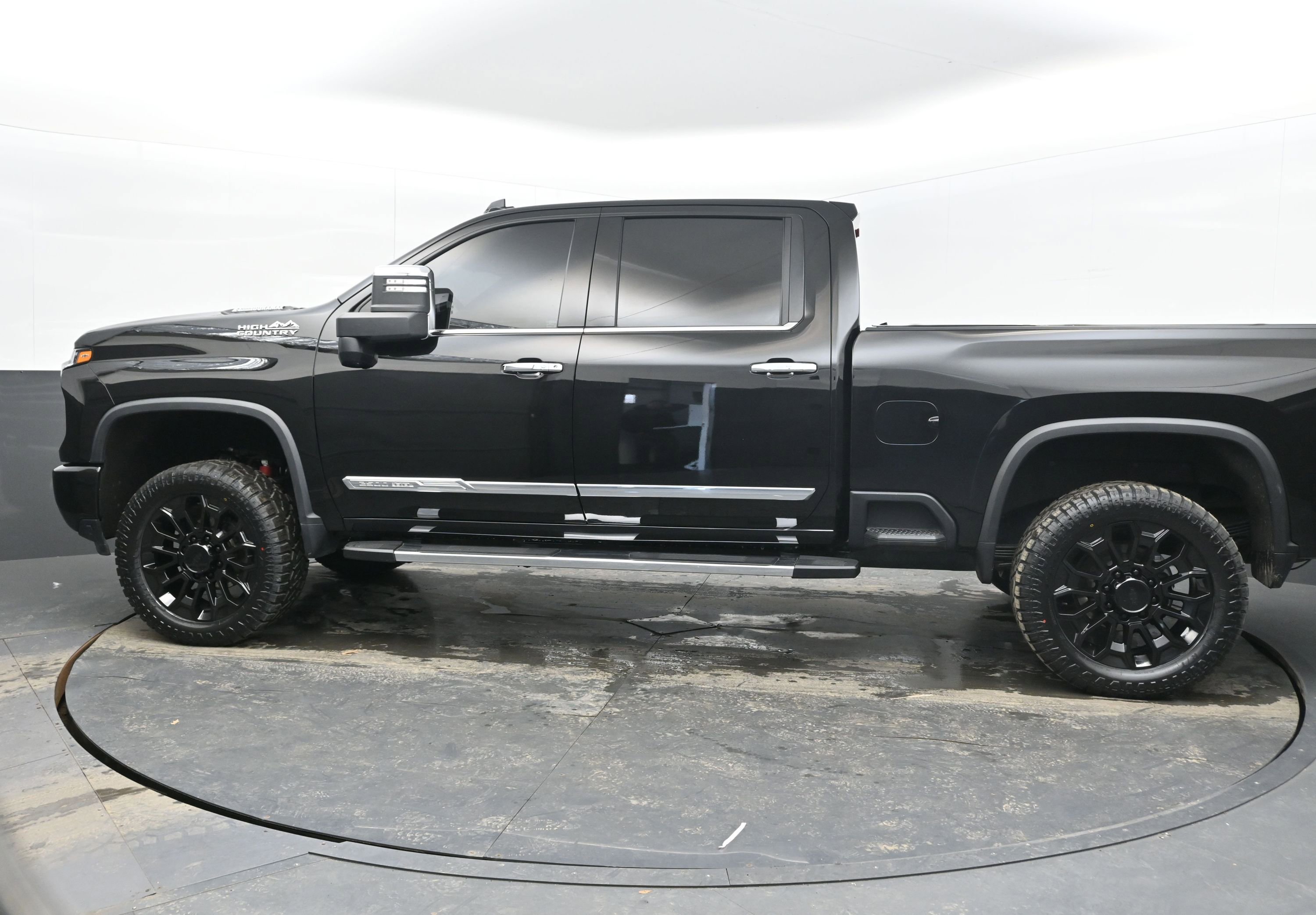 Used 2024 Chevrolet Silverado 2500 High Country w/ Technology Package image 7