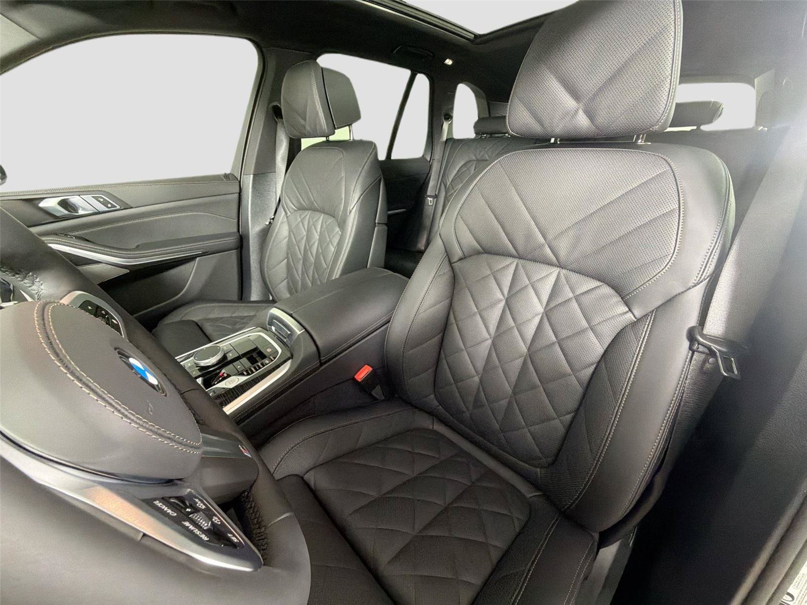 New 2026 BMW X5 xDrive40i w/ M Sport Package AWD/4WD image 19