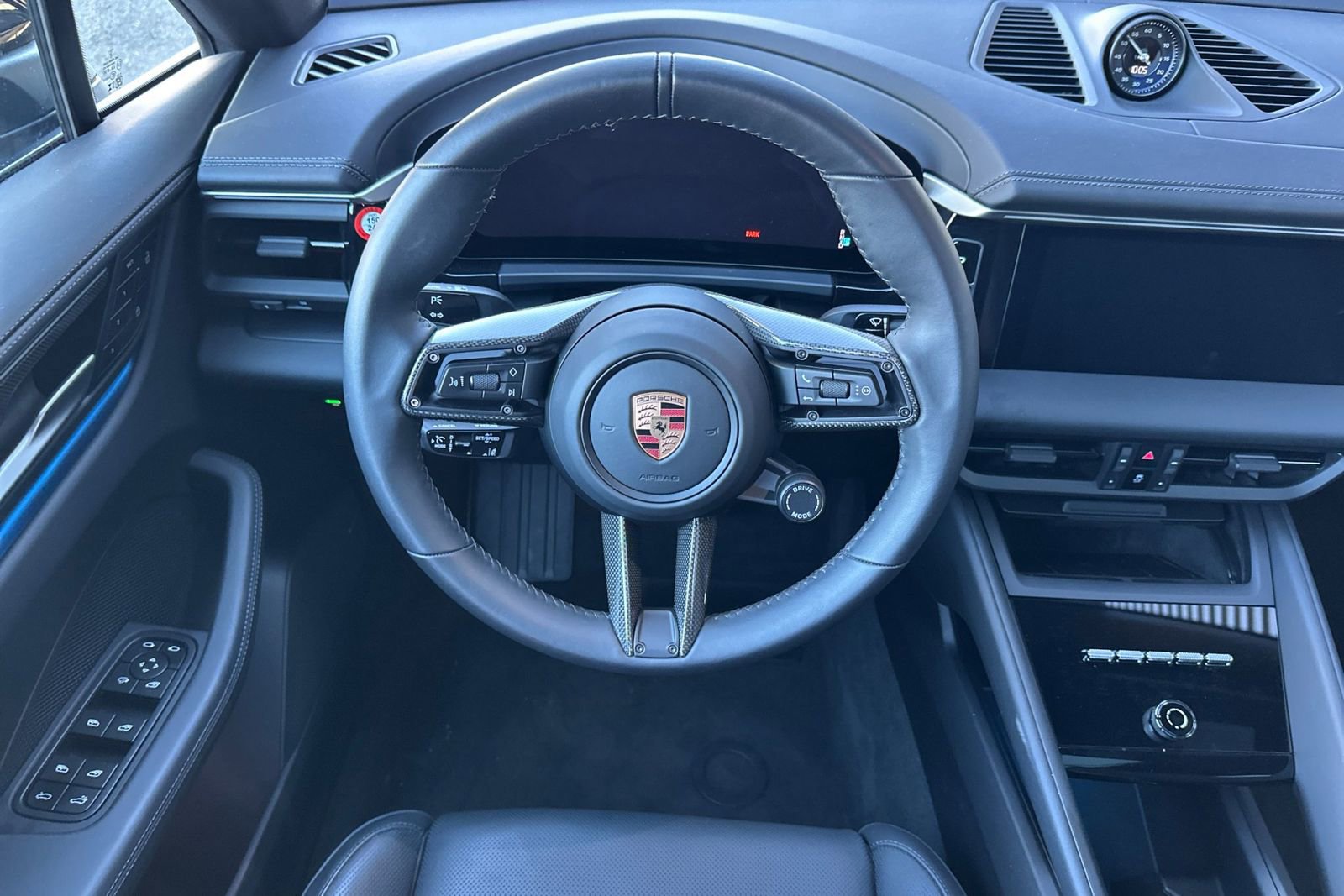 Certified 2025 Porsche Macan 4 Electric image 16