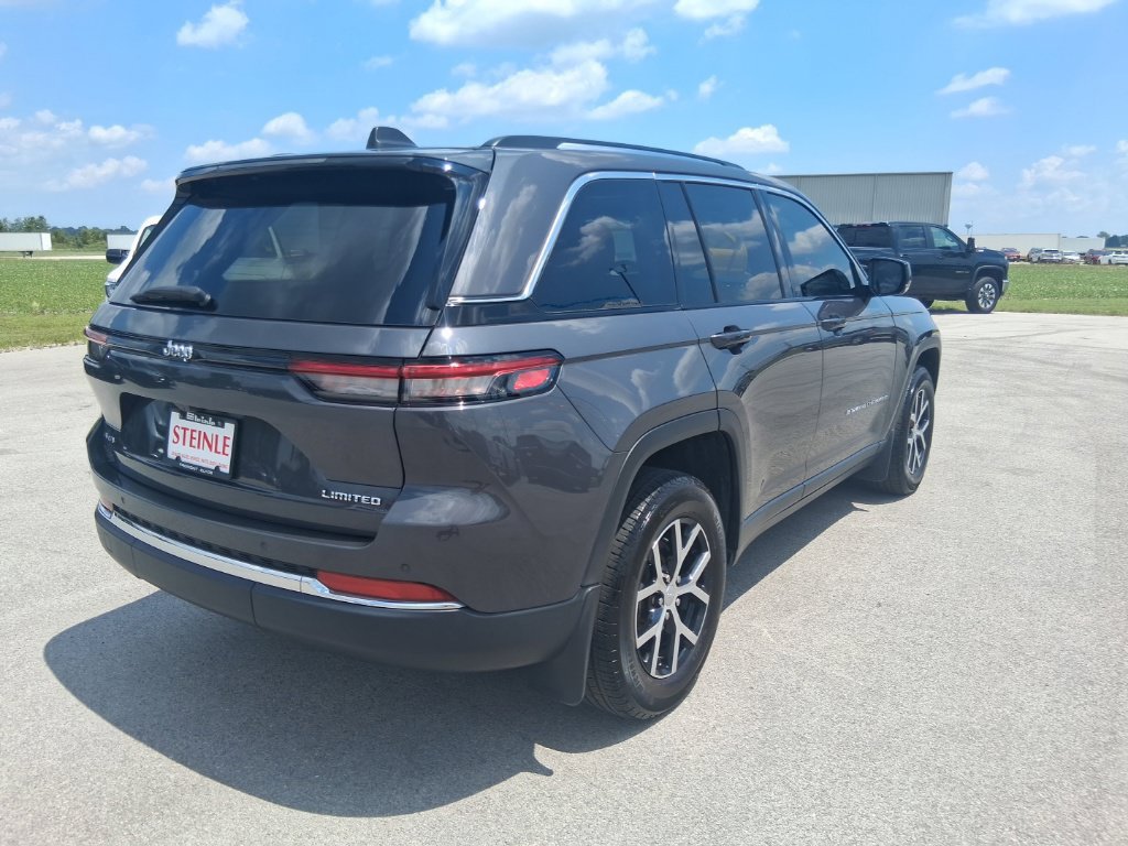 Used 2023 Jeep Grand Cherokee Limited AWD/4WD image 7