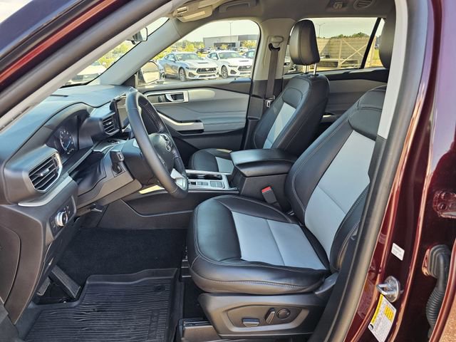 Certified 2022 Ford Explorer XLT w/ Equipment Group 202A image 12