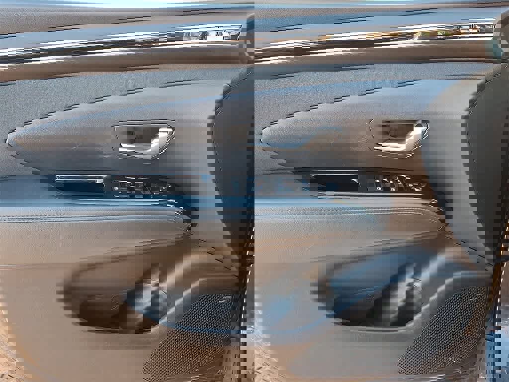 Used 2024 Hyundai Tucson Limited image 11