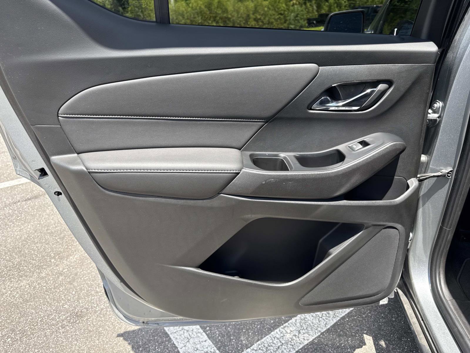 Used 2023 Chevrolet Traverse LT image 9