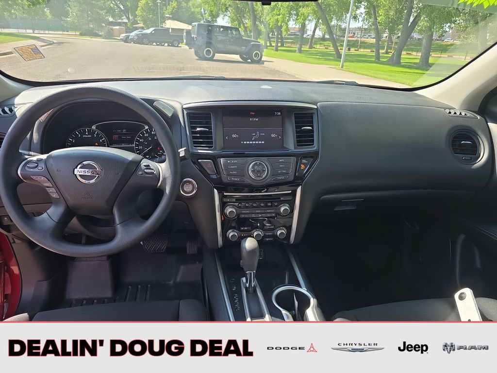 Used 2018 Nissan Pathfinder S AWD/4WD image 12