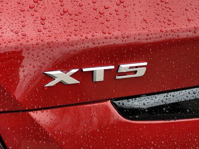 New 2026 Cadillac XT5 Luxury w/ LPO, ONYX Package image 8