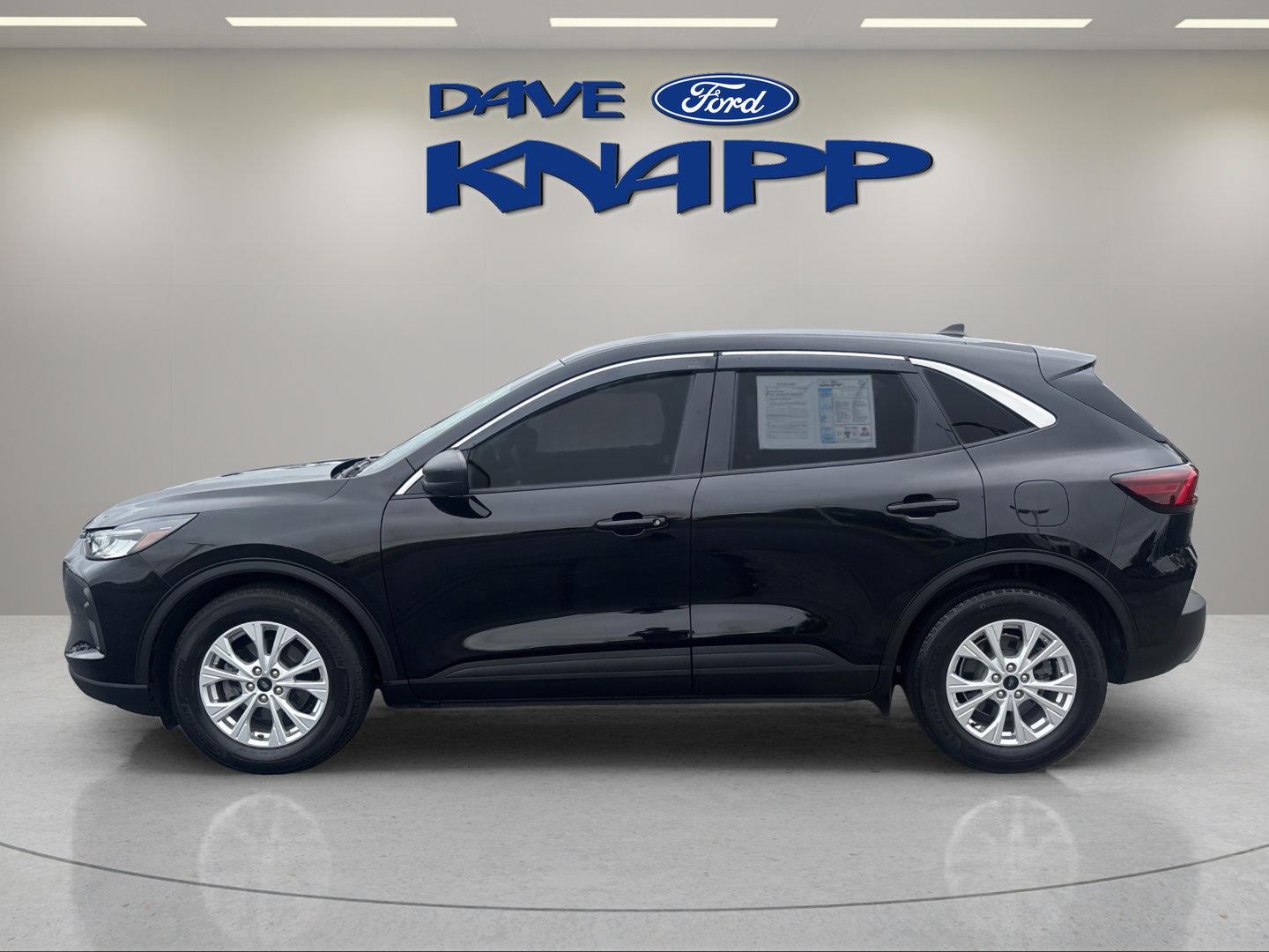 Used 2023 Ford Escape Active w/ Cold Weather Package FWD image 8
