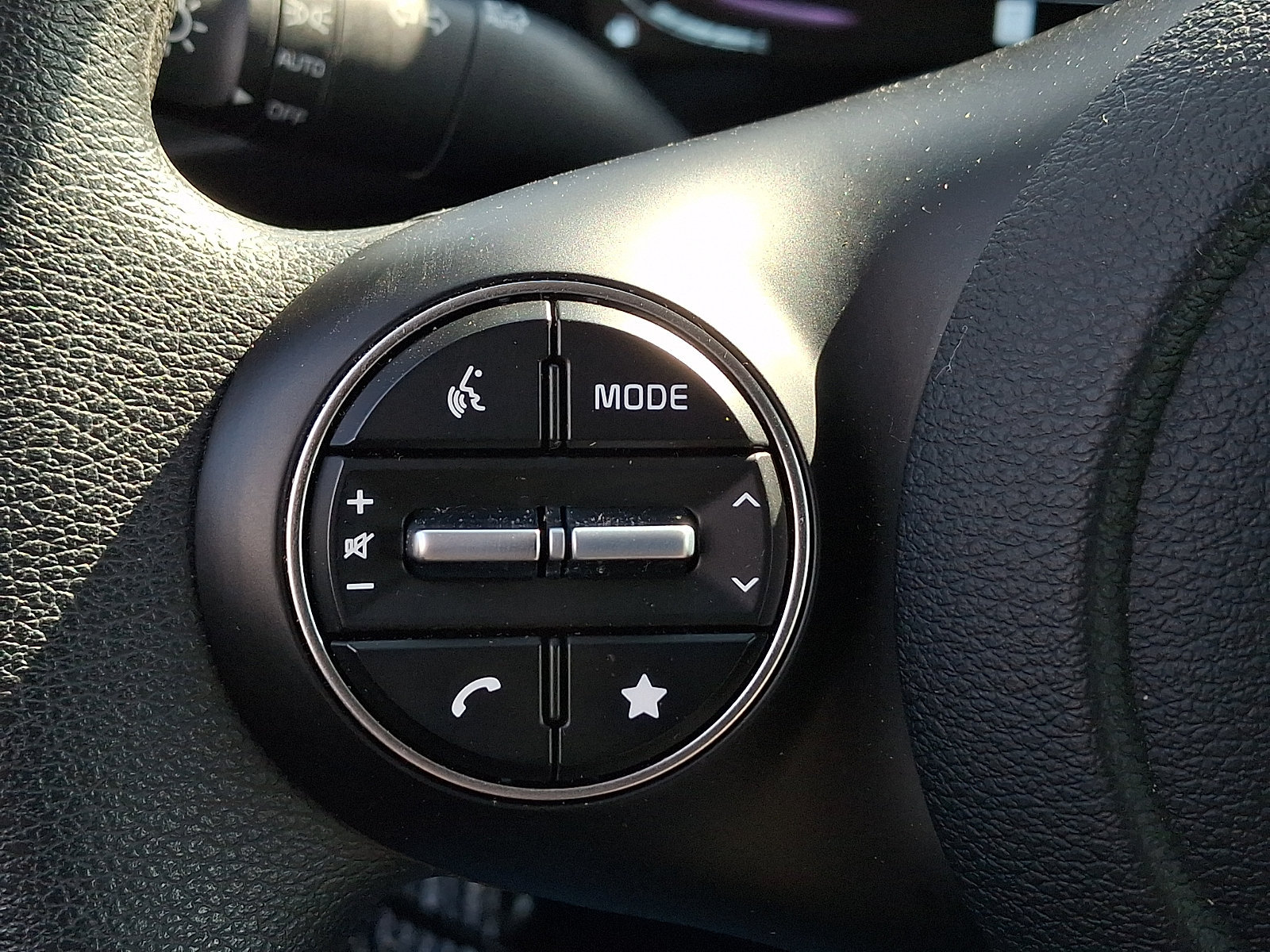 Certified 2025 Kia Soul LX w/ LX Technology Package FWD image 20