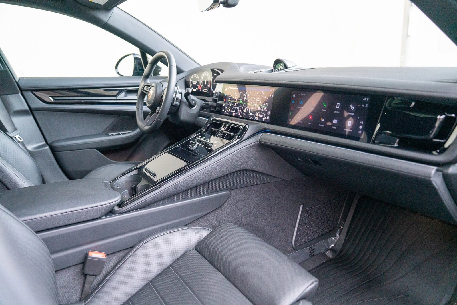 Used 2025 Porsche Panamera 4 image 25