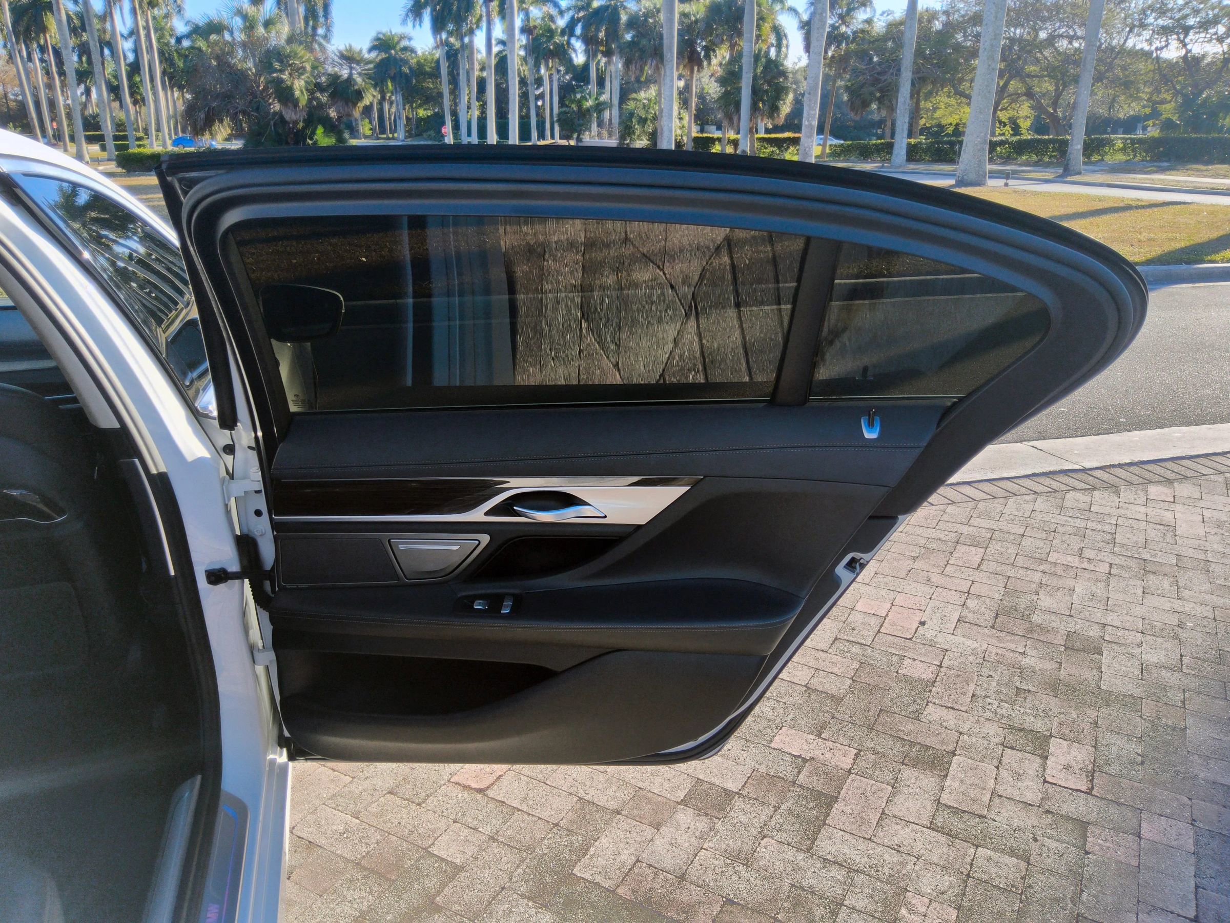 Used 2018 BMW 750i xDrive image 32