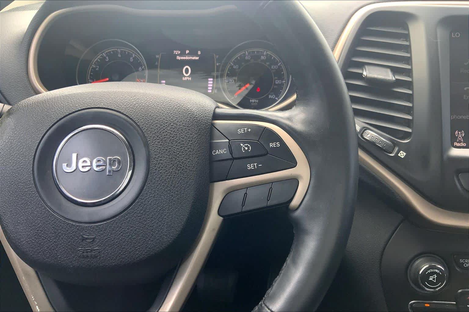 Used 2015 Jeep Cherokee Latitude w/ Comfort/Convenience Group FWD image 25