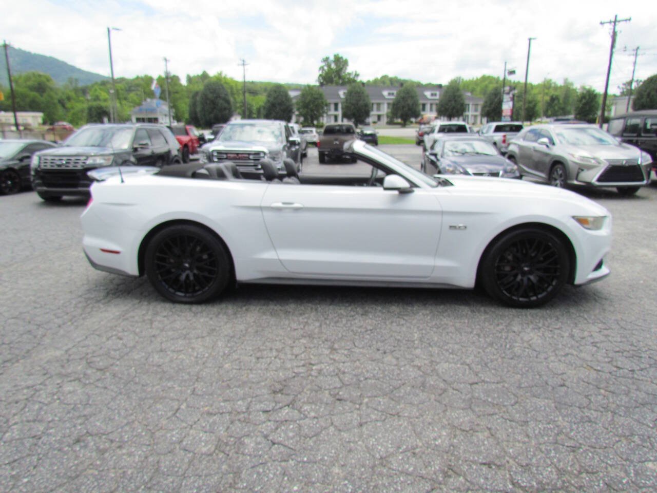 Used 2017 Ford Mustang GT Premium RWD image 5
