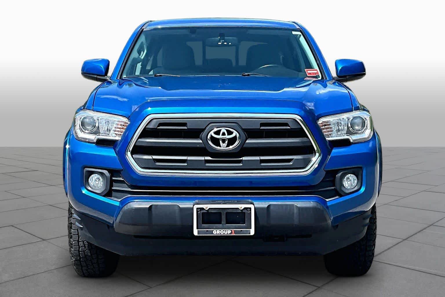 Certified 2016 Toyota Tacoma SR5 w/ SR5 Appearance Package (SN) AWD/4WD image 4