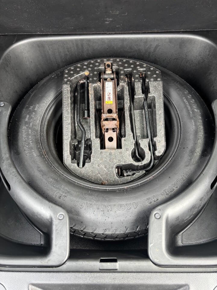 Used 2012 Jeep Grand Cherokee Laredo image 16