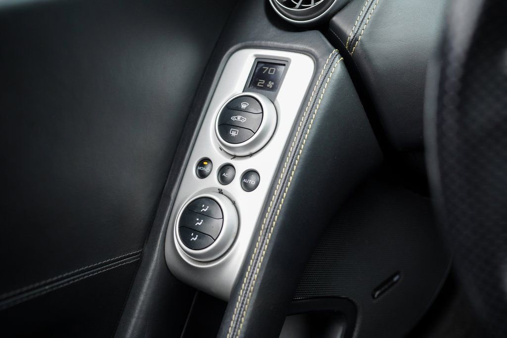 Used 2013 McLaren MP4-12C Spider image 28