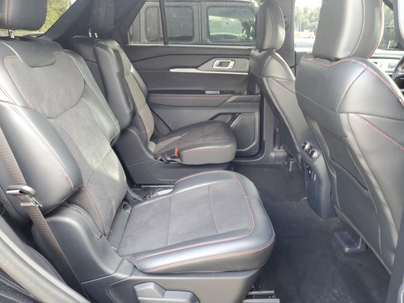 Used 2025 Ford Explorer ST image 9