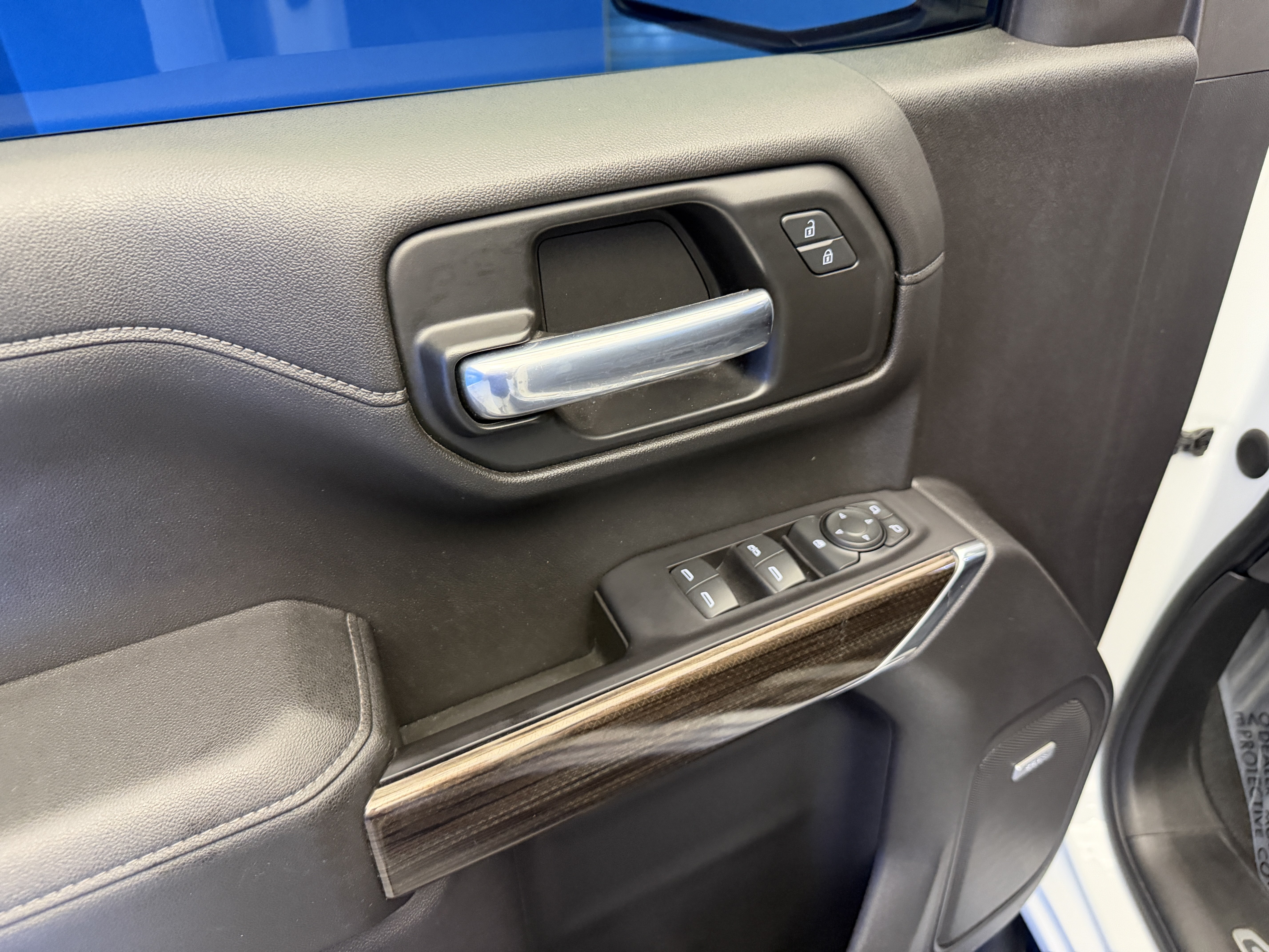 Used 2021 Chevrolet Silverado 1500 LT Trail Boss w/ Convenience Package II AWD/4WD image 11