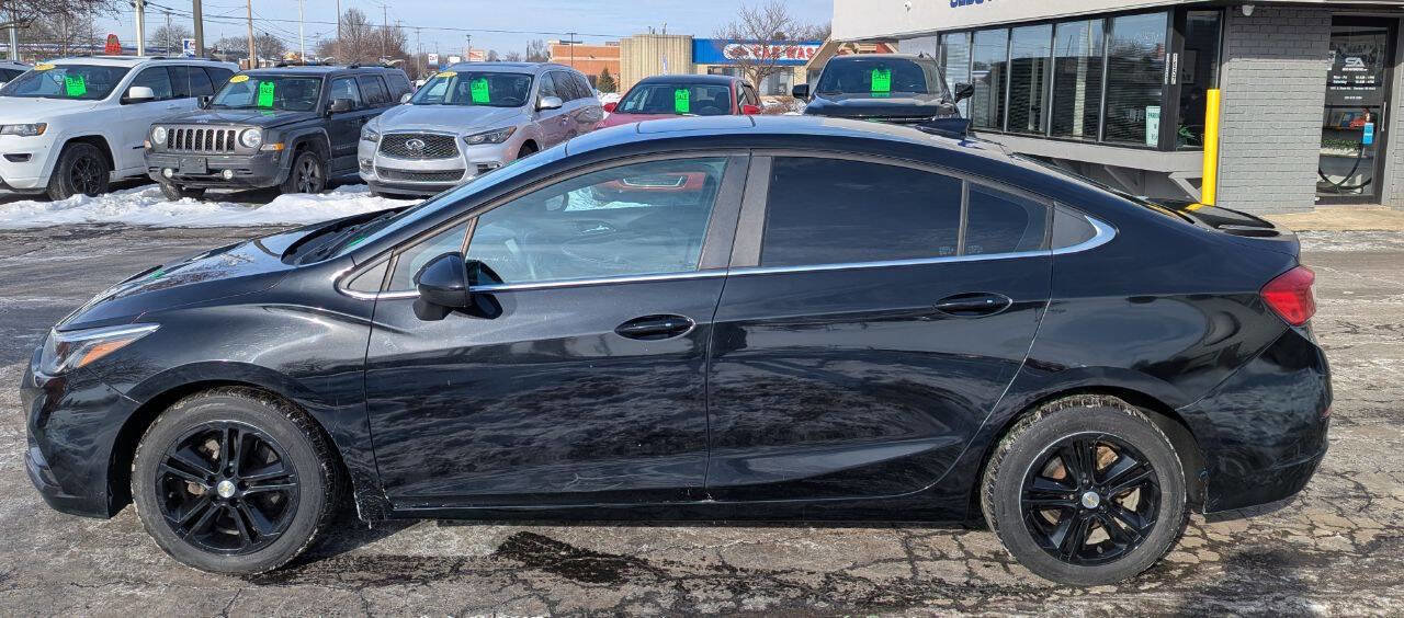Used 2018 Chevrolet Cruze LT image 3