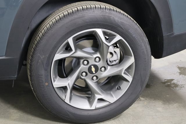 Used 2025 Chevrolet Trax LT w/ LT Convenience Package image 37
