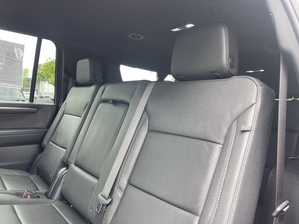 Used 2025 Chevrolet Suburban Z71 AWD/4WD image 13