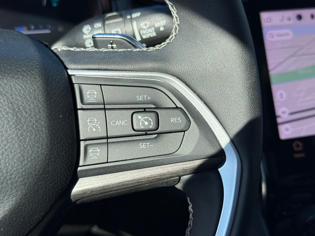Used 2023 Jeep Grand Cherokee 4WD 4xe image 15