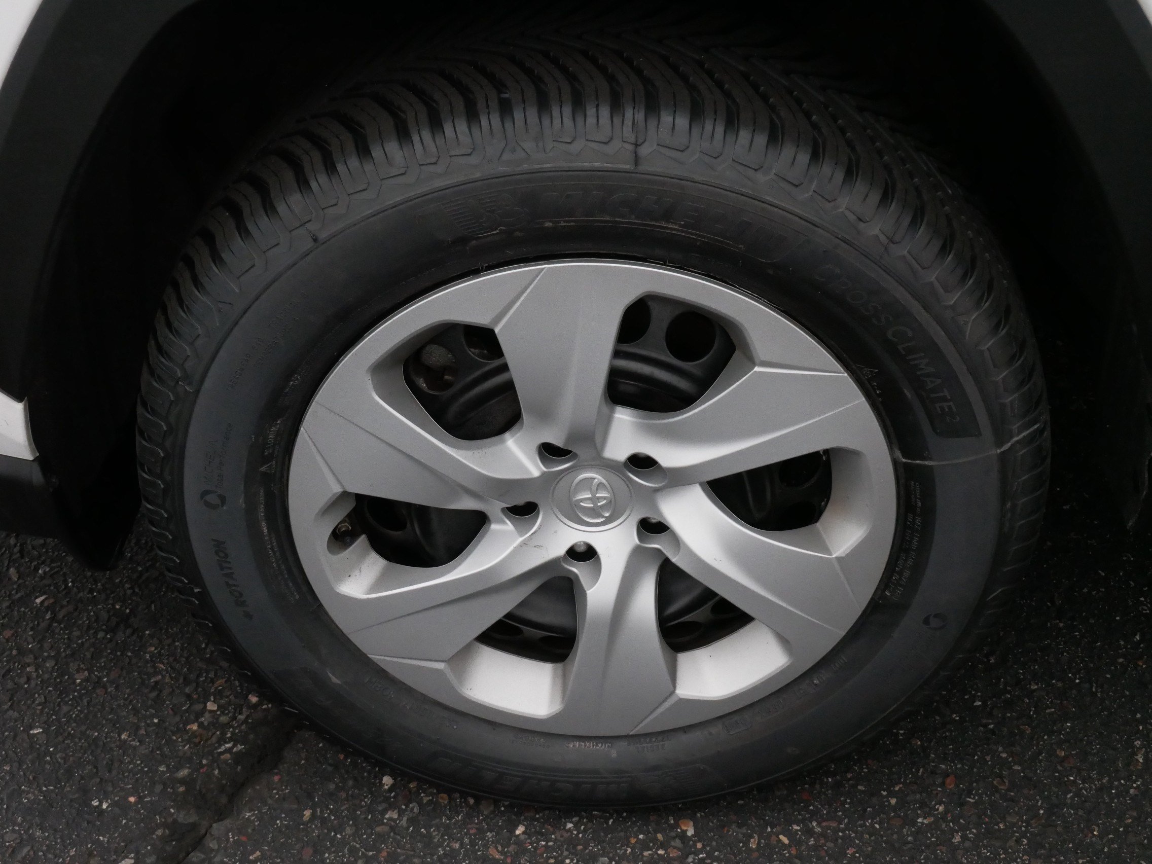 Certified 2025 Toyota RAV4 LE AWD/4WD image 15