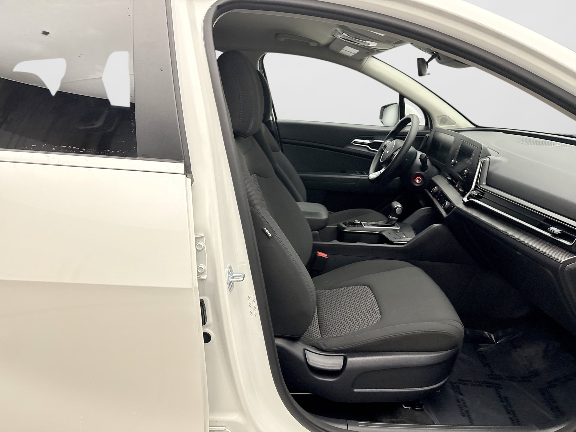 Used 2023 Kia Sportage LX AWD/4WD image 16